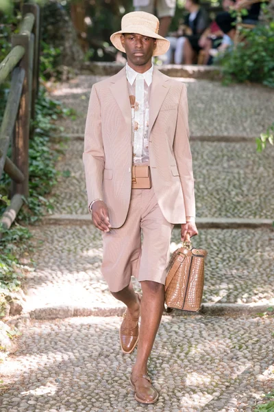 Look 13